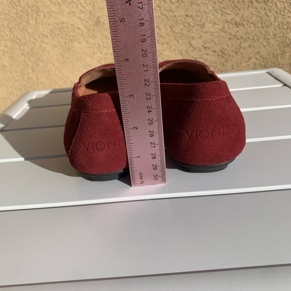 Vionic burgundy suede loafers size 8.5 - Picture 6 of 16